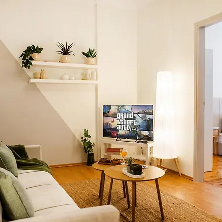 Modern 2br With Balcony, דירה *