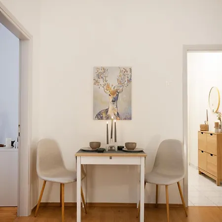 דירה Modern 2br With Balcony,