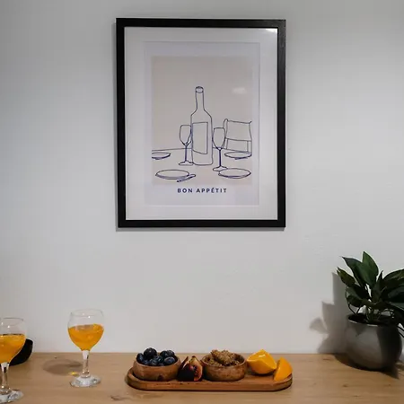 Appartement Modern 2br With Balcony, *