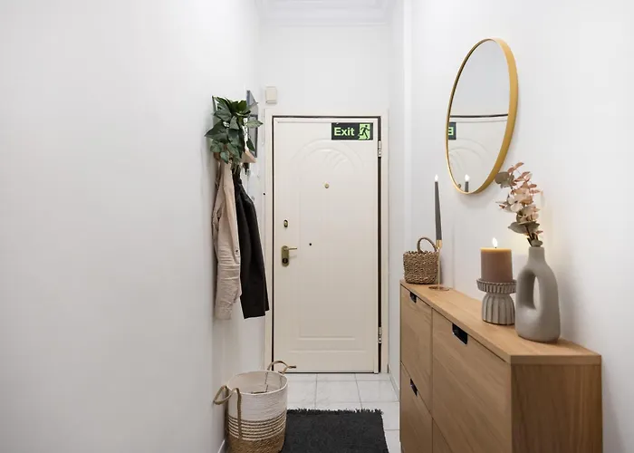 Modern 2br With Balcony, Διαμέρισμα *