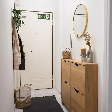 Modern 2br With Balcony, 아파트 *