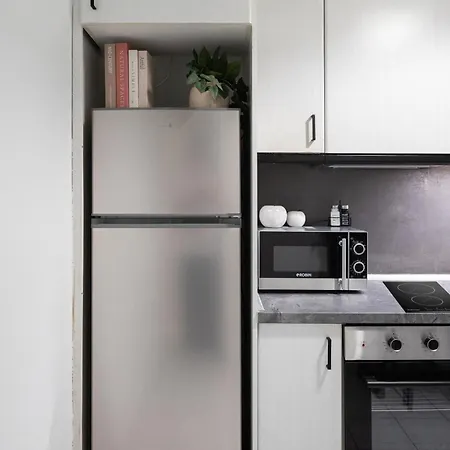 Modern 2br With Balcony, Appartamento