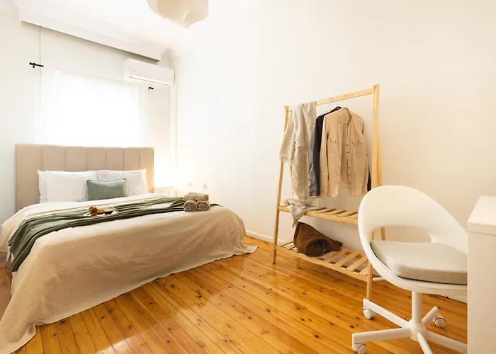 Modern 2br With Balcony, Apartamento Tessalónica