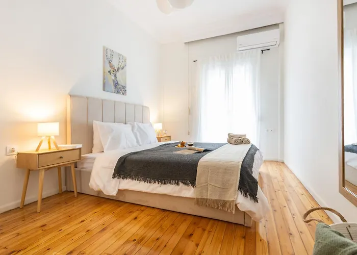 Modern 2br With Balcony, Apartamento Tessalónica