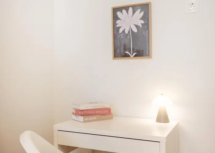 Modern 2br With Balcony, * Tessalónica