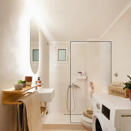 Modern 2br With Balcony, Apartment