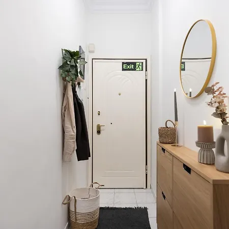 Modern 2br With Balcony, Apartment *