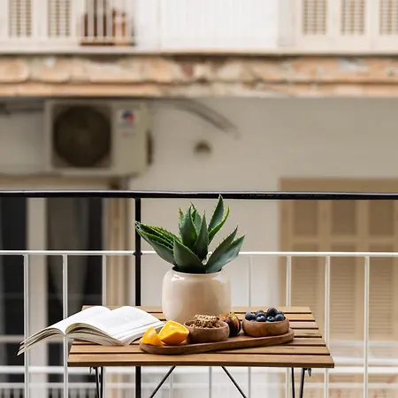 Modern 2br With Balcony, Apartment