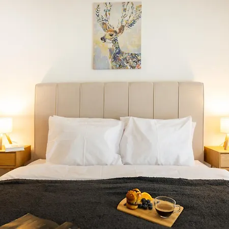Apartment Modern 2br With Balcony, *
