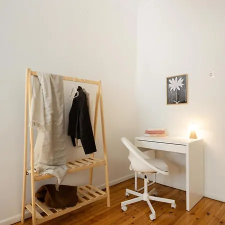 Modern 2br With Balcony, Apartment